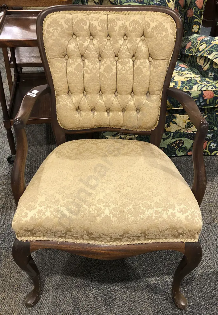 Button Back Armchair Image 1++
