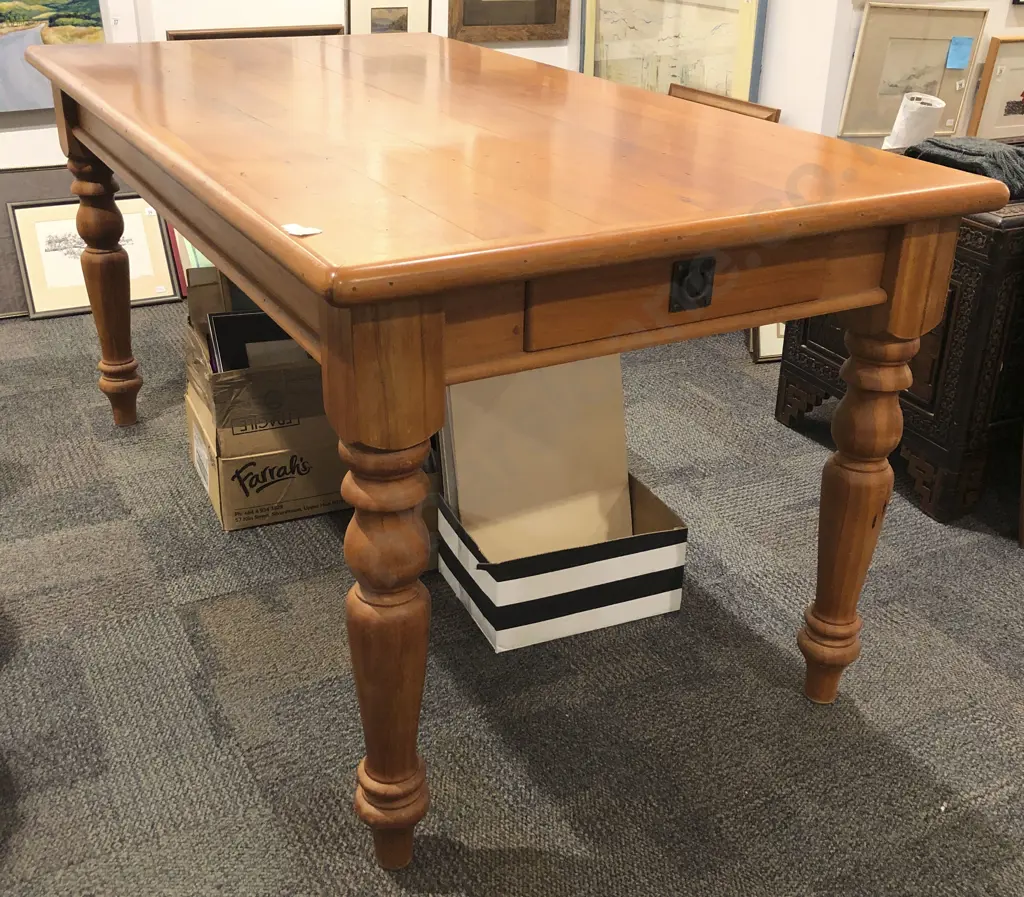 Modern Rimu Rectangular Dining Table Image 1++
