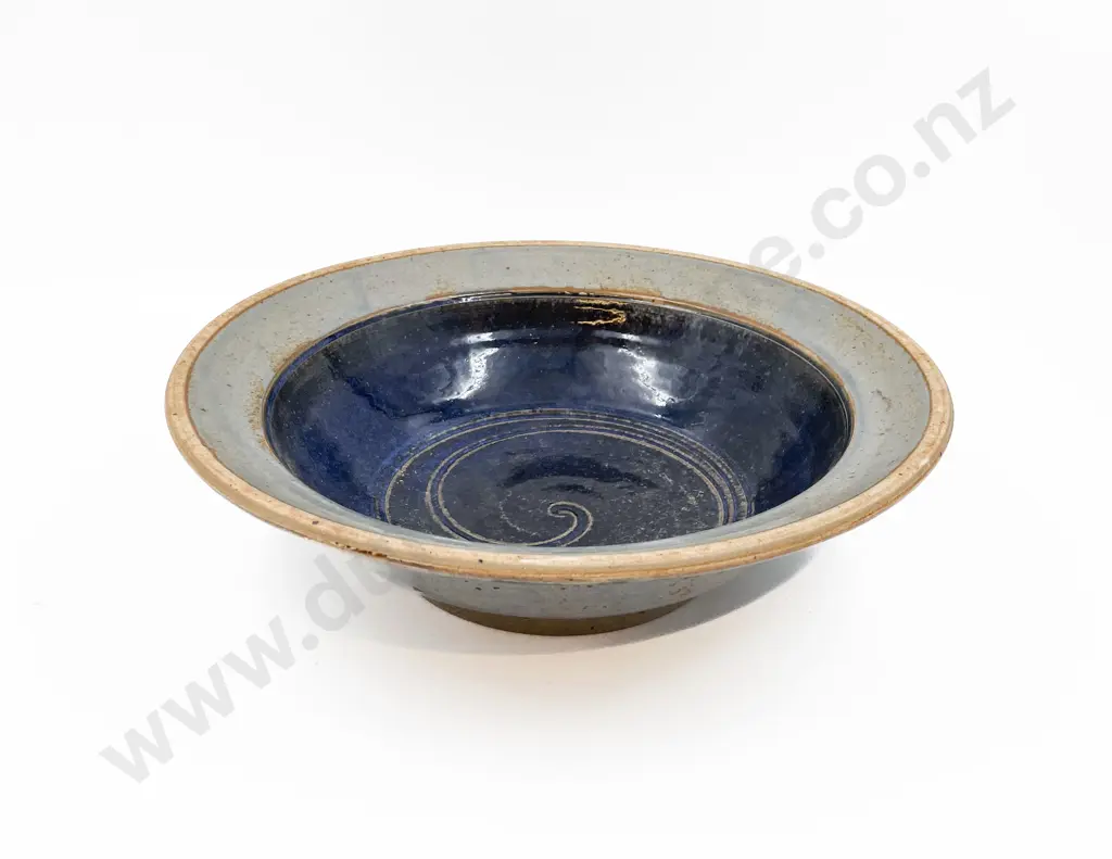 NZ Pottery Table Bowl Image 1++