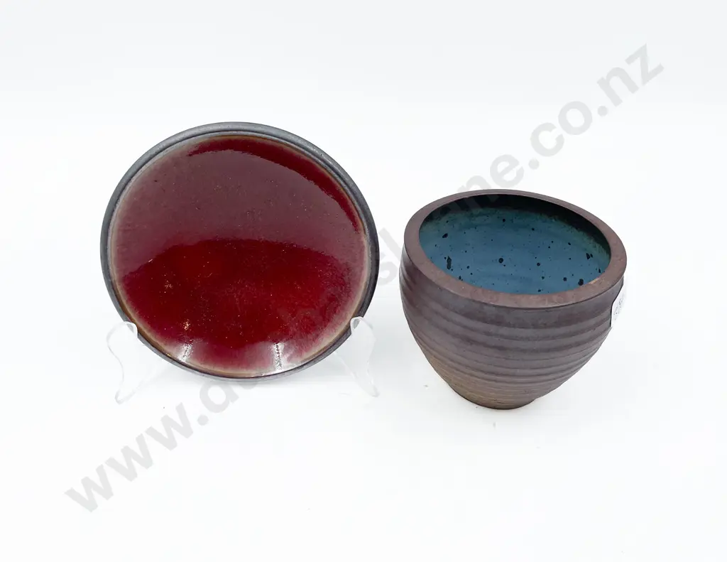 Two NZ Pottery Pieces Image 1++