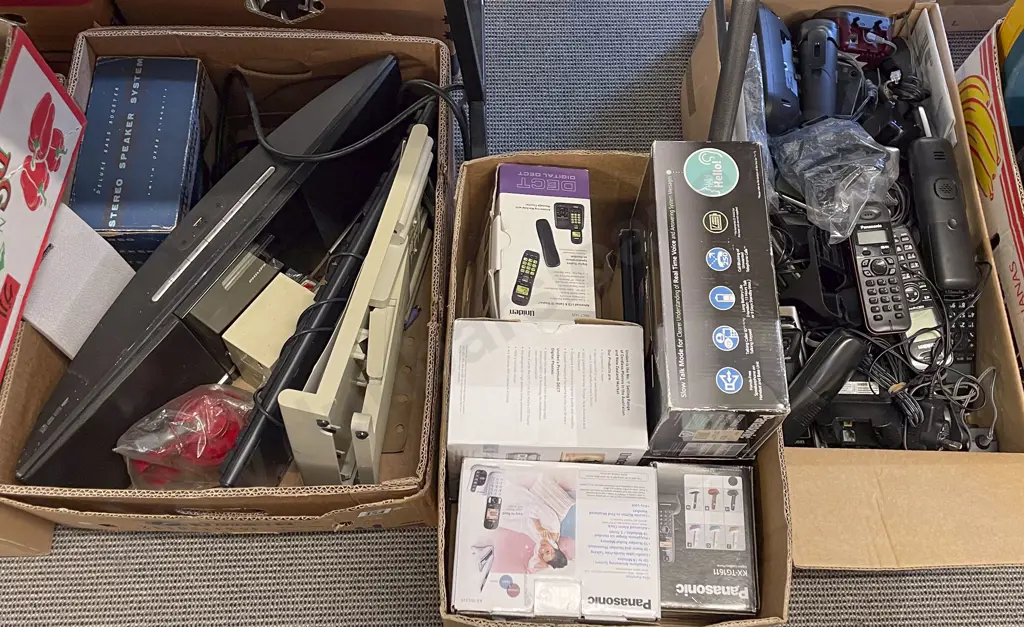 Three Boxes of Assorted Electronics Image 1++