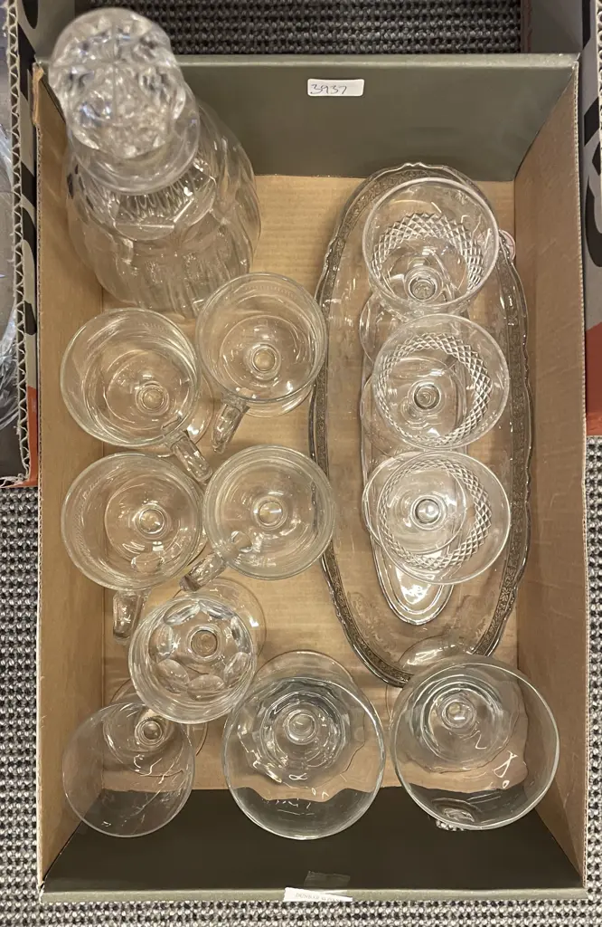 Box of Assorted Glass Ware including Decanter Image 1++