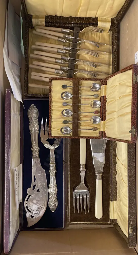 Quantity of Assorted Boxed Cutlery Image 1++