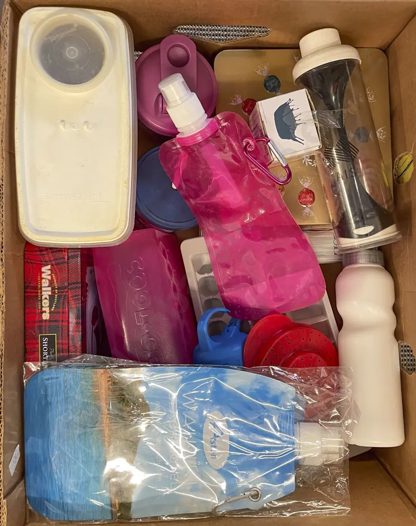 Quantity of Assorted Kitchen Ware Image 1++