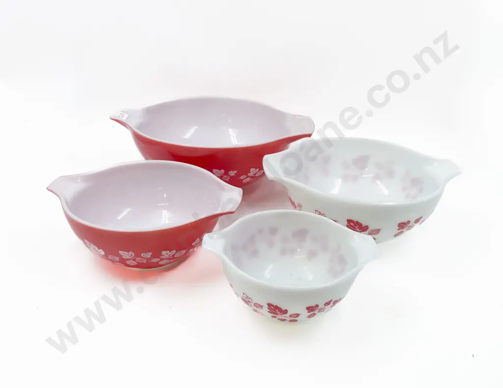 Four Pirex Style Glass Mixing Bowls Image 1++