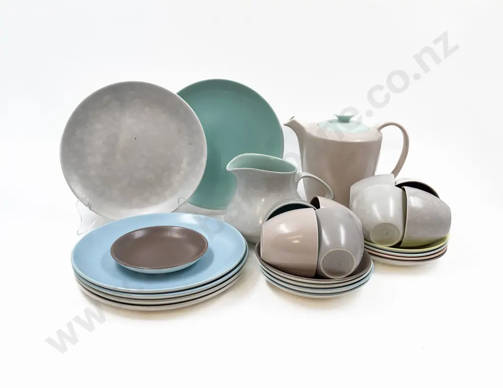 Quantity of Assorted Pole Twin Tone China Image 1++