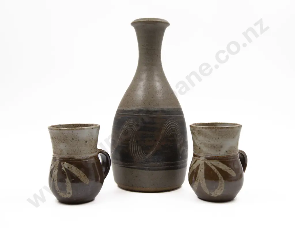 Vase With Combed Pattern & Two Mugs (3) Image 1++