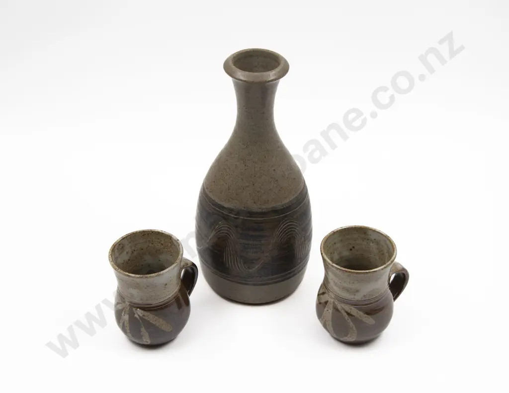 Vase With Combed Pattern & Two Mugs (3) Image 1++