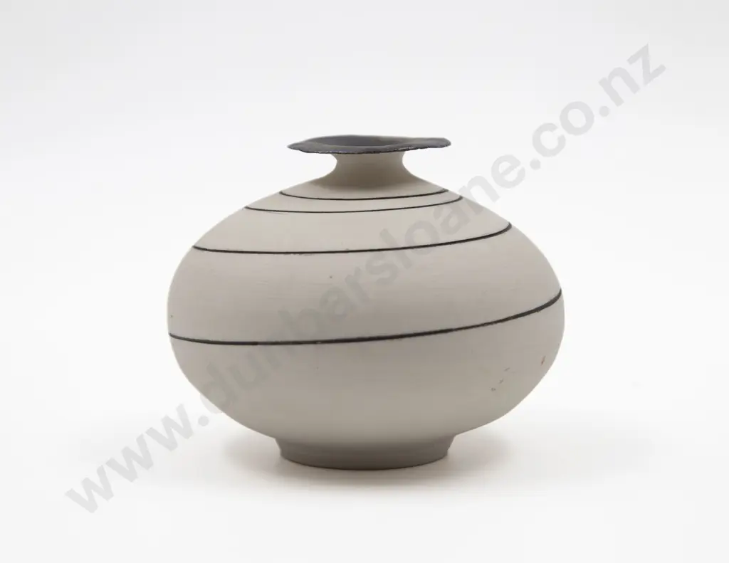 Christine Bell Pearson Squat Ovoid Vase Image 1++