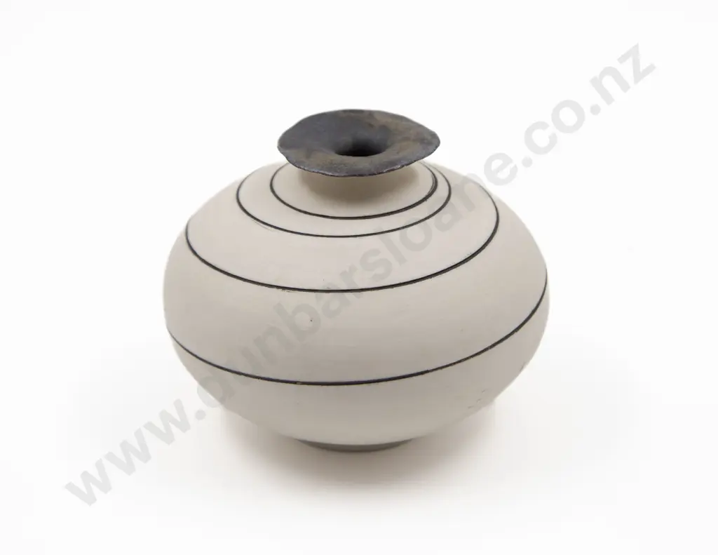 Christine Bell Pearson Squat Ovoid Vase Image 1++