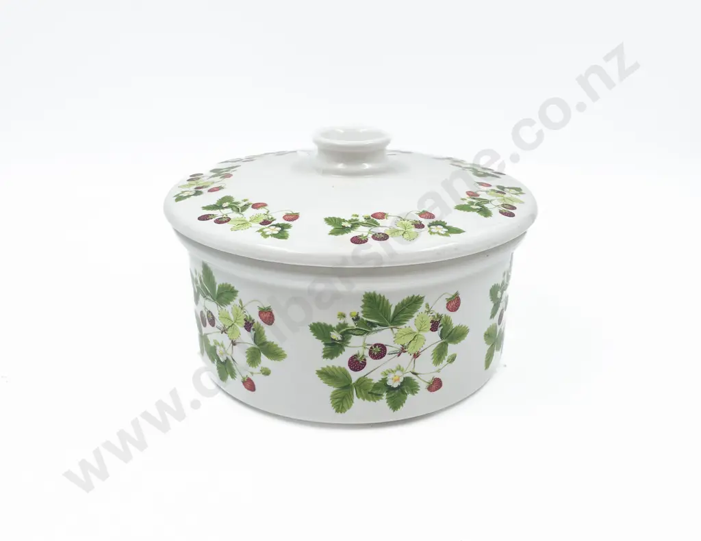 Portmeirion Strawberries Tureen with Cover Image 1++