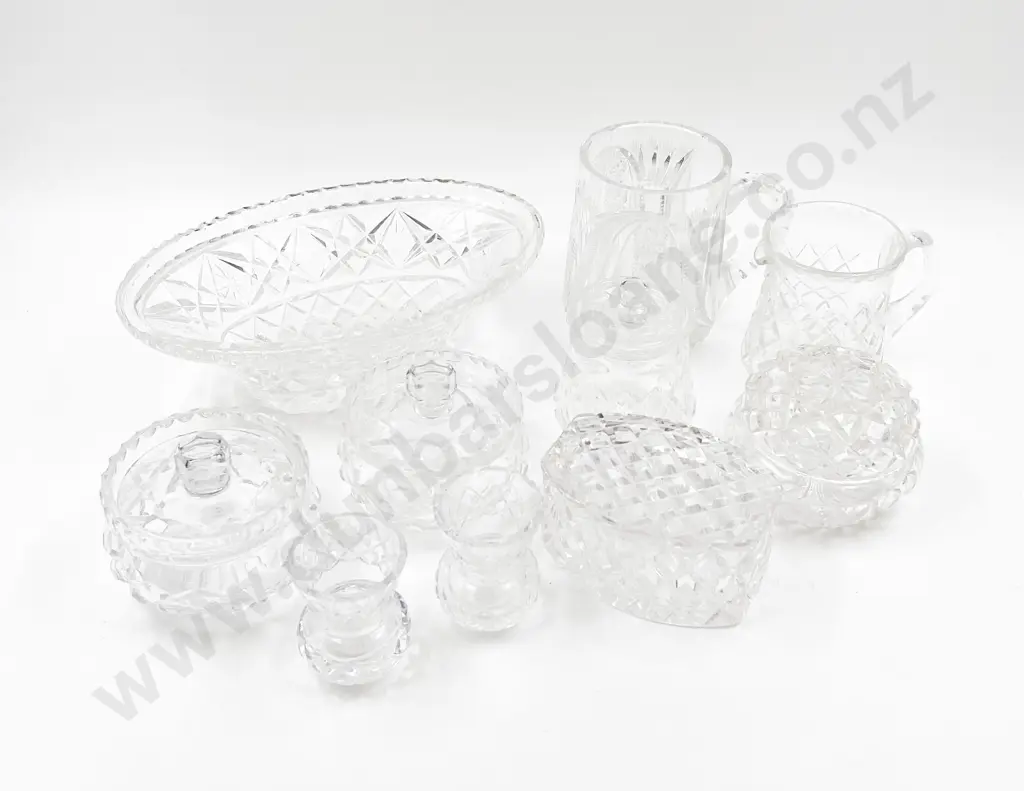 Quantity of Assorted Crystal and Glass Ware Image 1++