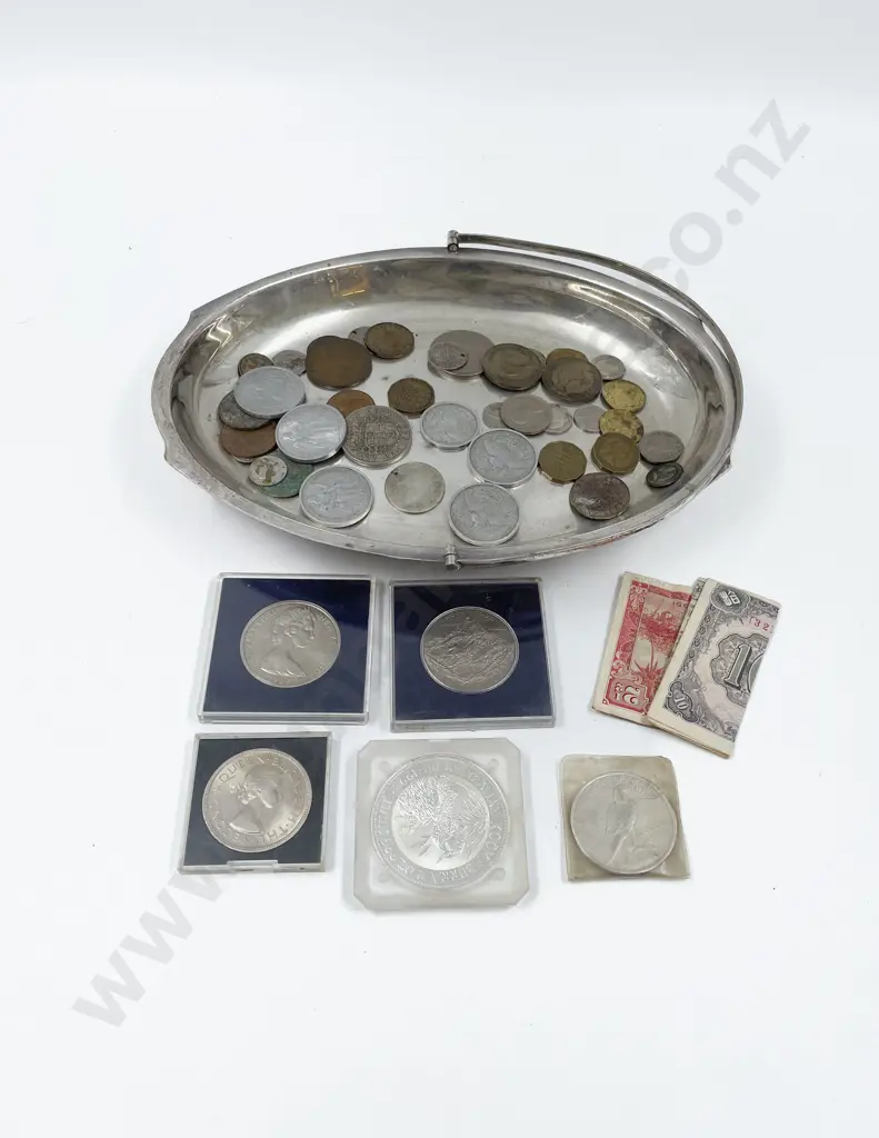 Quantity of Assorted Commemorative and Loose Coins etc Image 1++
