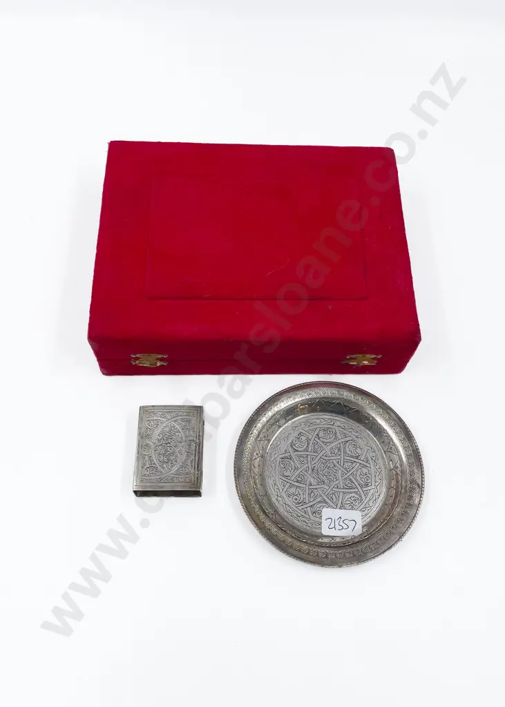 Silver Vesta Case and Dish in Presentation Box Image 1++