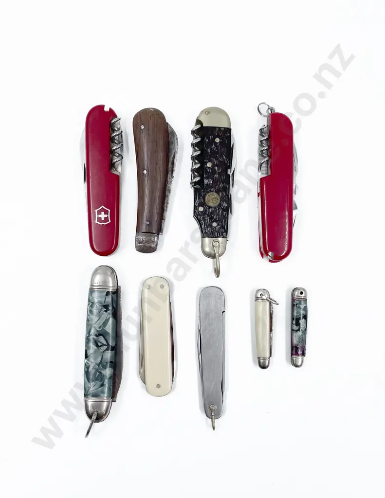 Small Collection of Assorted Pocket Knives Image 1++
