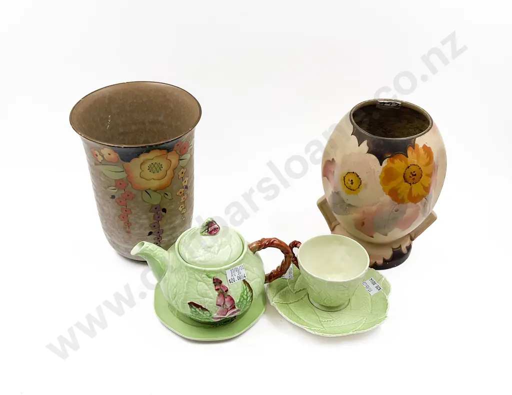Two 1930's Vases together with Small Quantity of Carlton Ware Image 1++
