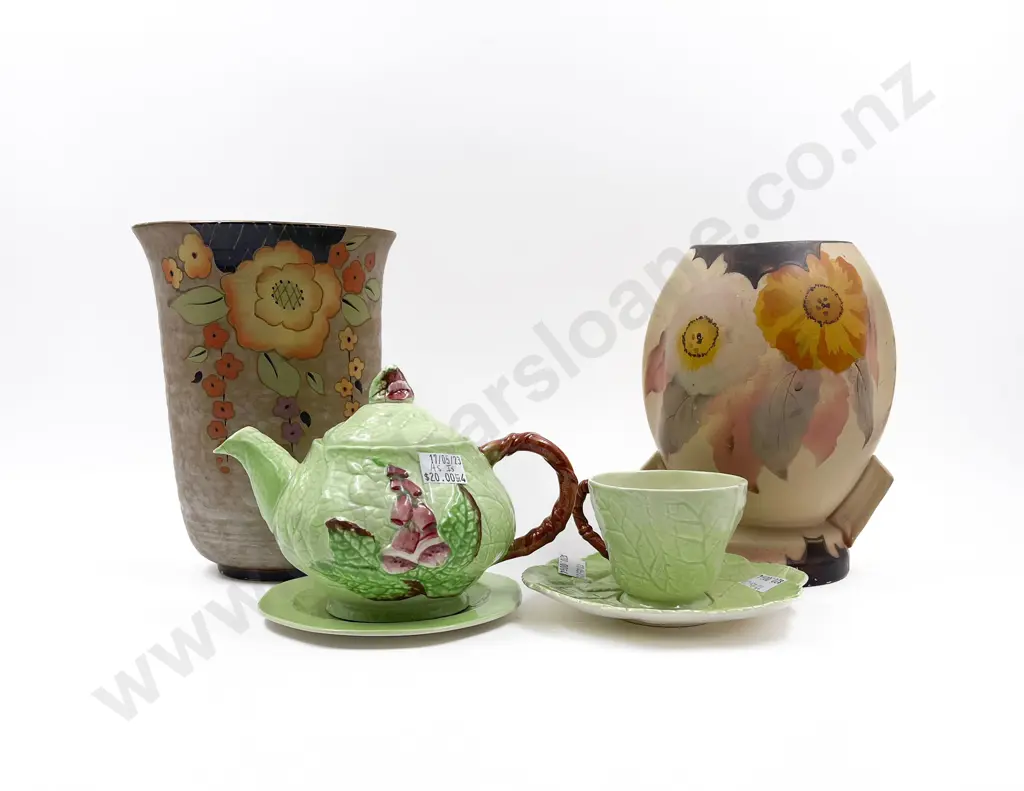 Two 1930's Vases together with Small Quantity of Carlton Ware Image 1++