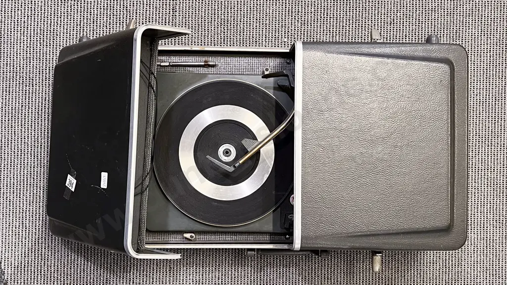 The Fisher Record Player in Portable Carry Case Image 1++