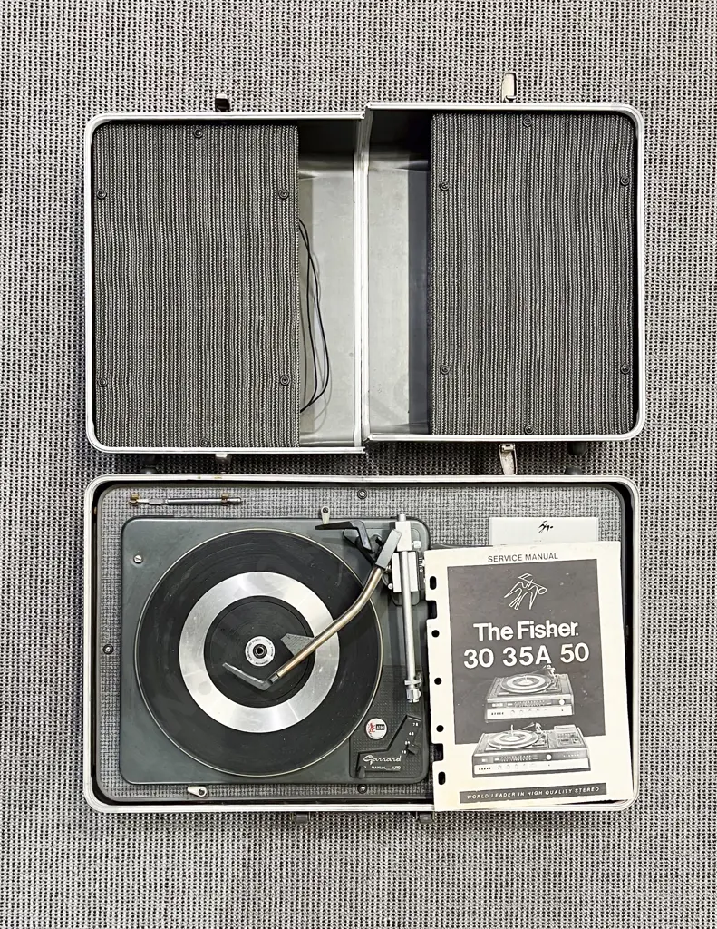 The Fisher Record Player in Portable Carry Case Image 1++