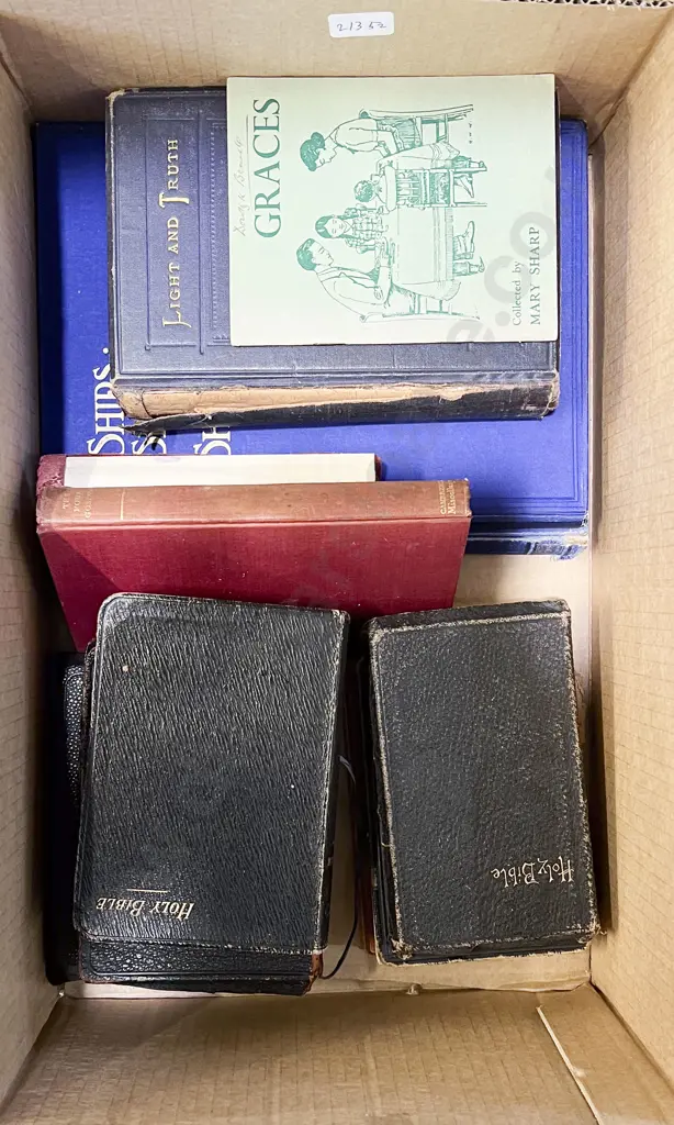 Quantity of Assorted Vintage Books and Bibles etc Image 1++