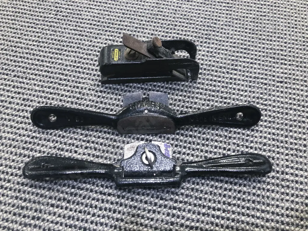 Pair of Vintage Stanley Spokeshaves and Small Stanley Plane Image 1++
