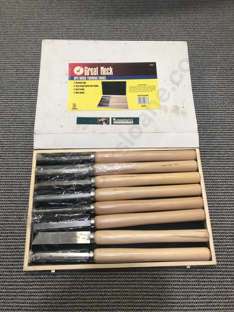 Boxed Set of Eight Wooden Handled Chisels Image 1++
