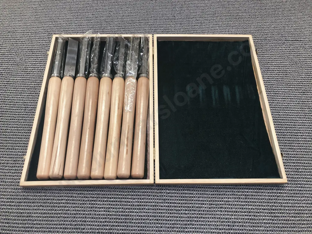 Boxed Set of Eight Wooden Handled Chisels Image 1++