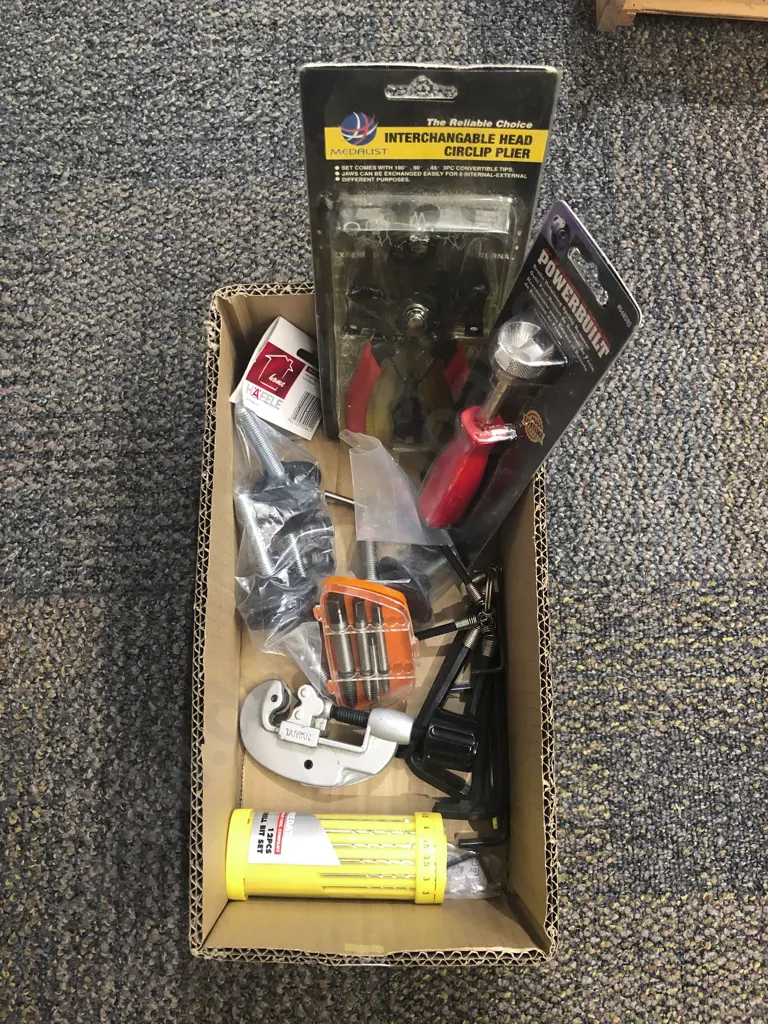 Small Qty of Assorted Tools and Accessories Image 1++