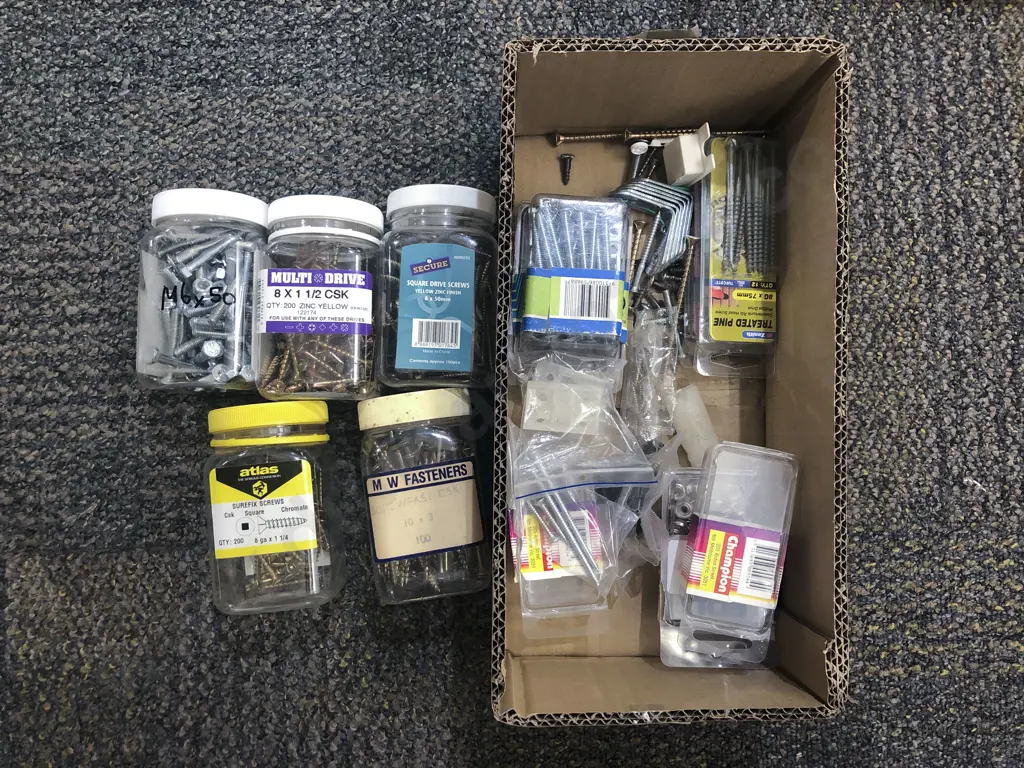 Qty of Assorted Screws etc Image 1++