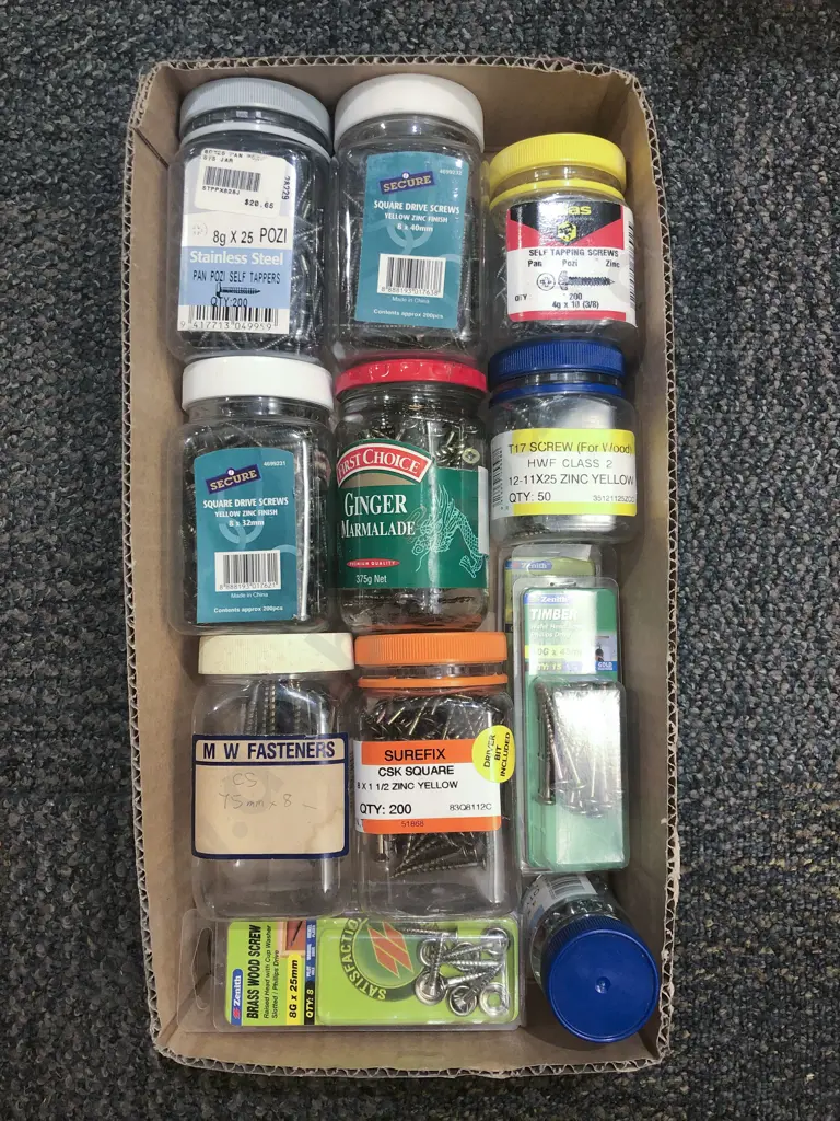 Qty of Assorted Screws etc Image 1++