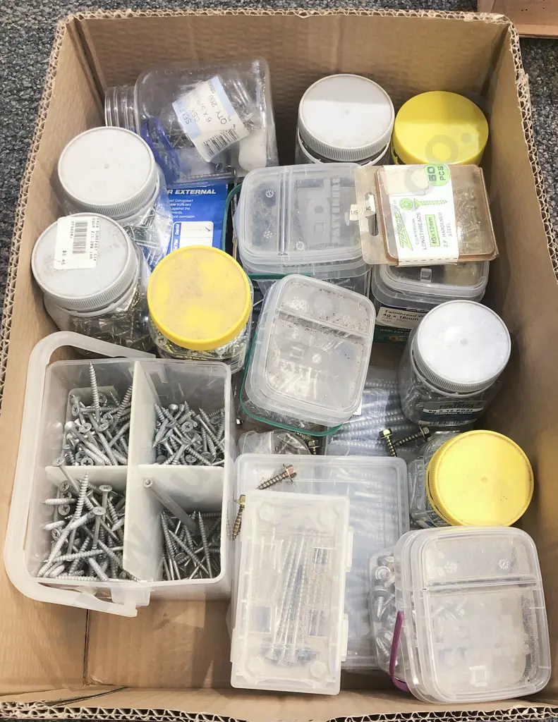 Qty of Assorted Screws etc Image 1++