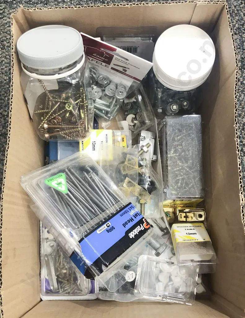 Qty of Assorted Screws etc Image 1++