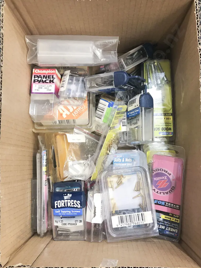 Qty of Assorted Screws etc Image 1++