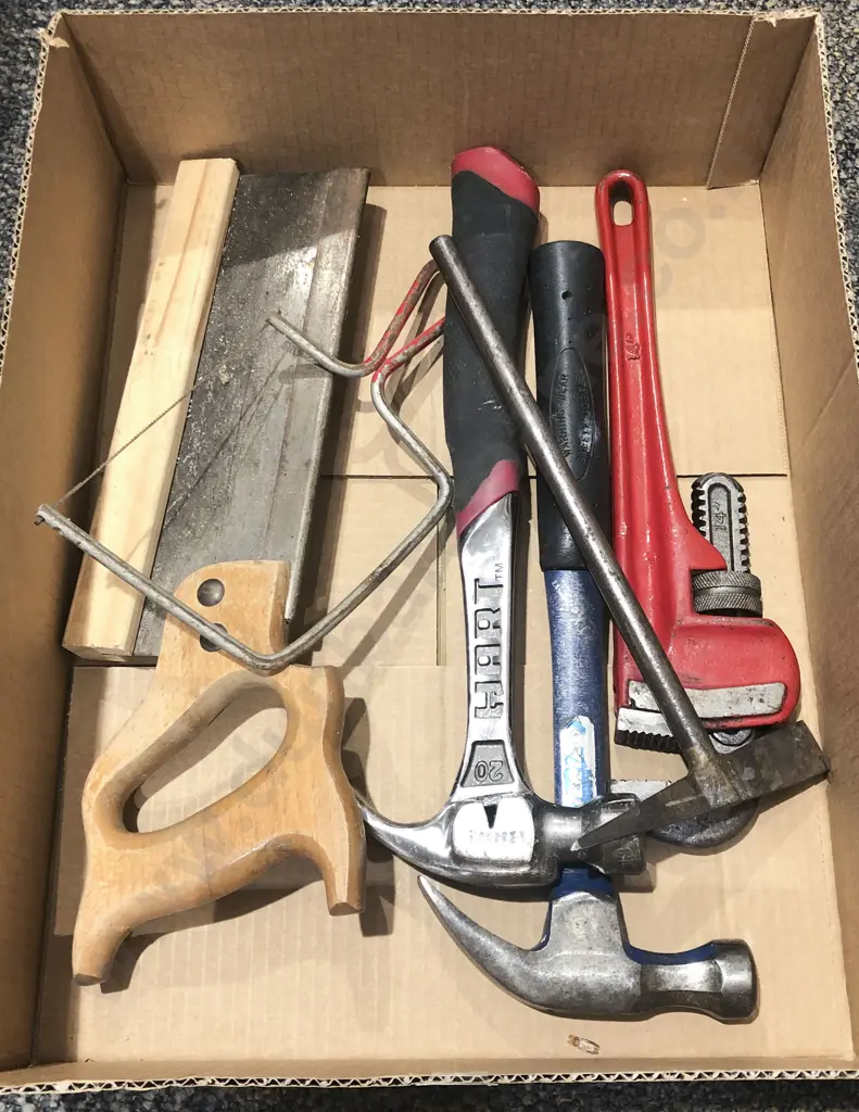 Small Qty of Assorted Tools Image 1++