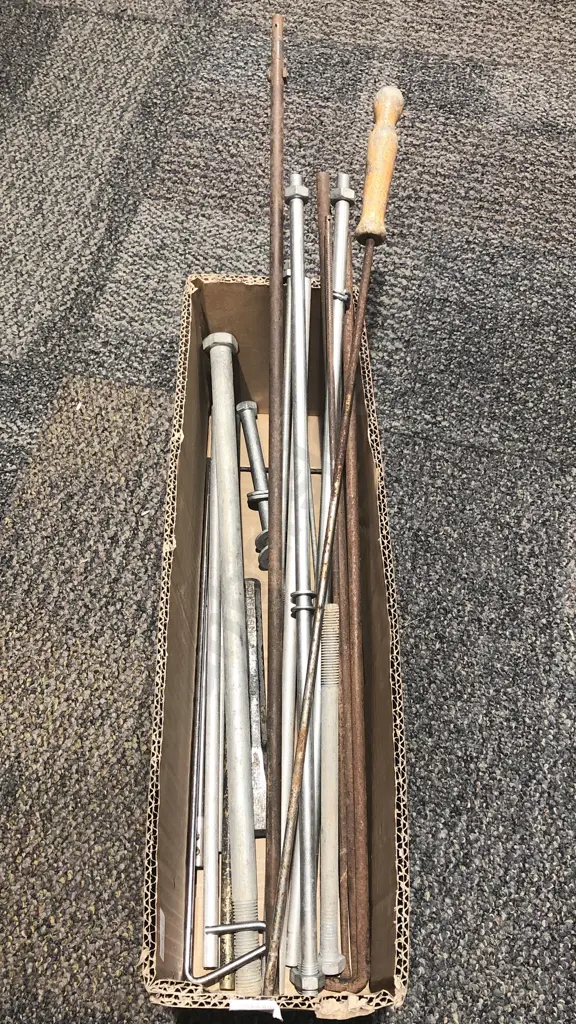 Qty of Assorted Metal Rods etc Image 1++