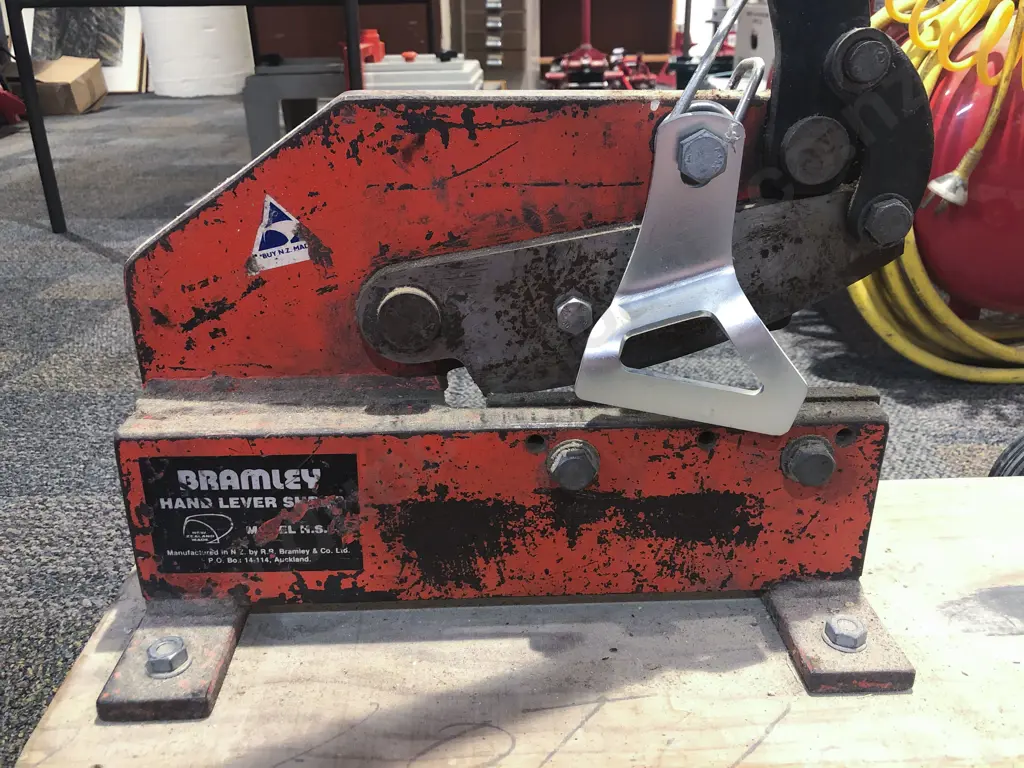 Bramley Hand Lever Shear Mounted on Trolley Image 1++