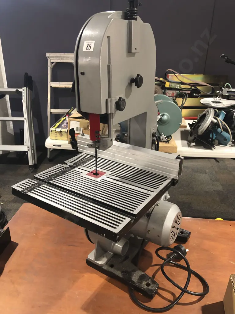 Ryobi 190mm (7 5/8") Bandsaw Image 1++