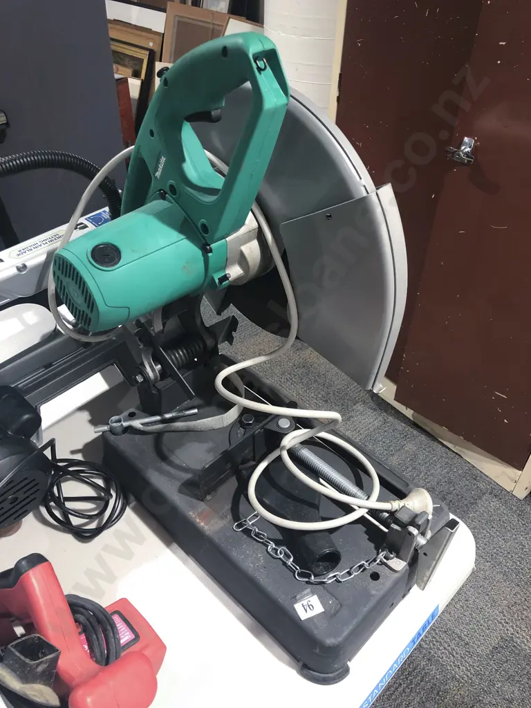 Makita 355mm Circular Bench Saw Image 1++