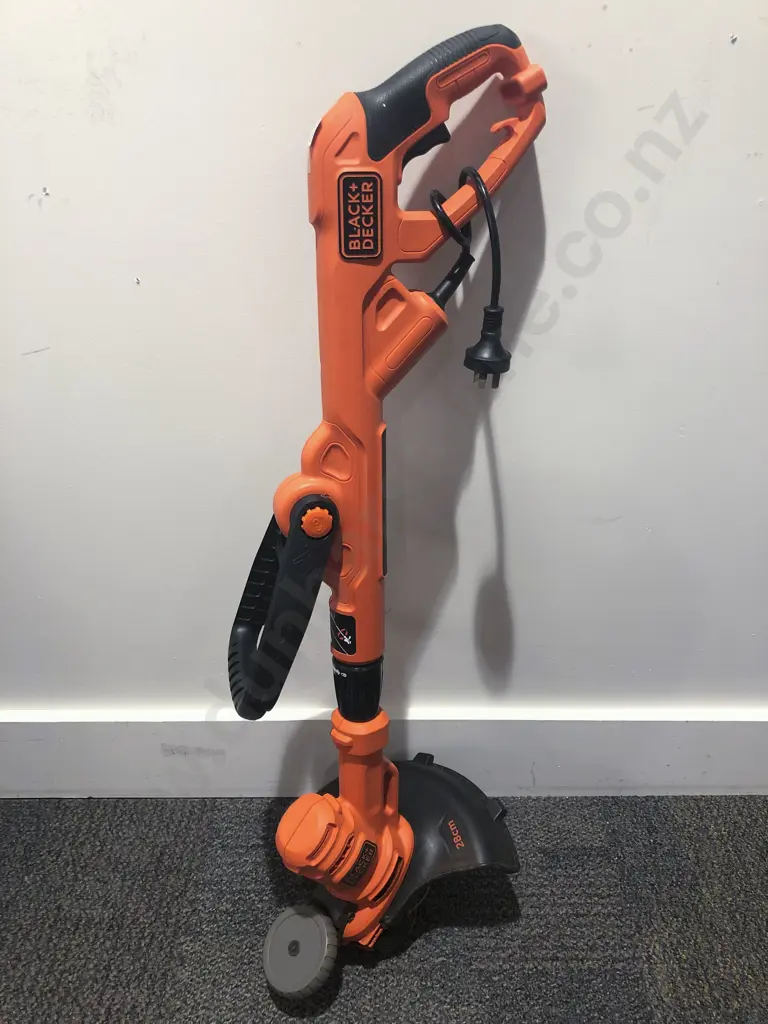 Black + Decker Electric Line Trimmer Image 1++