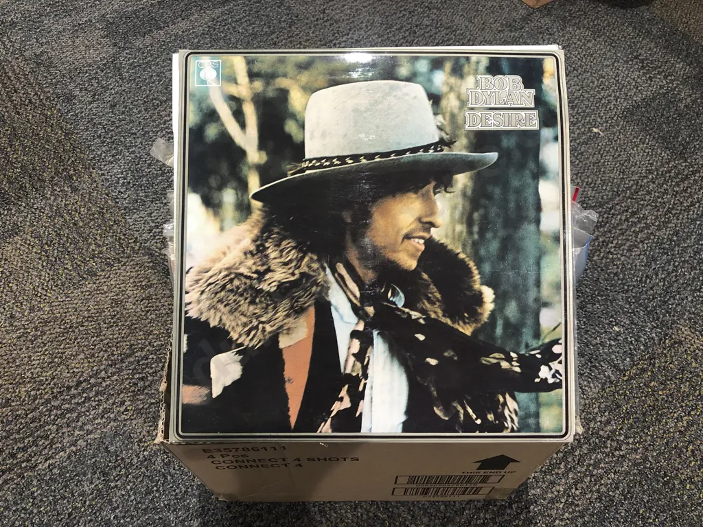 Quantity of Assorted Bob Dylan Records Image 1++