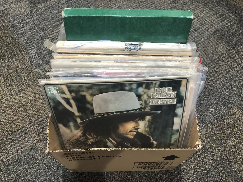 Quantity of Assorted Bob Dylan Records Image 1++