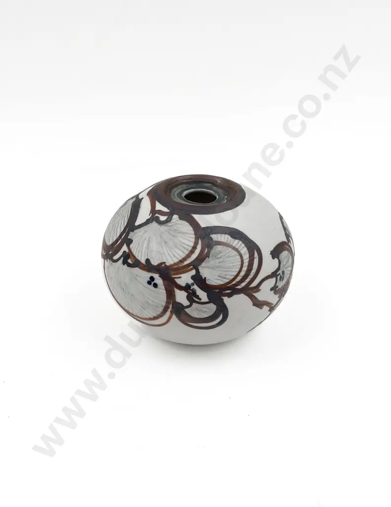 Squat Ovoid Vase Image 1++