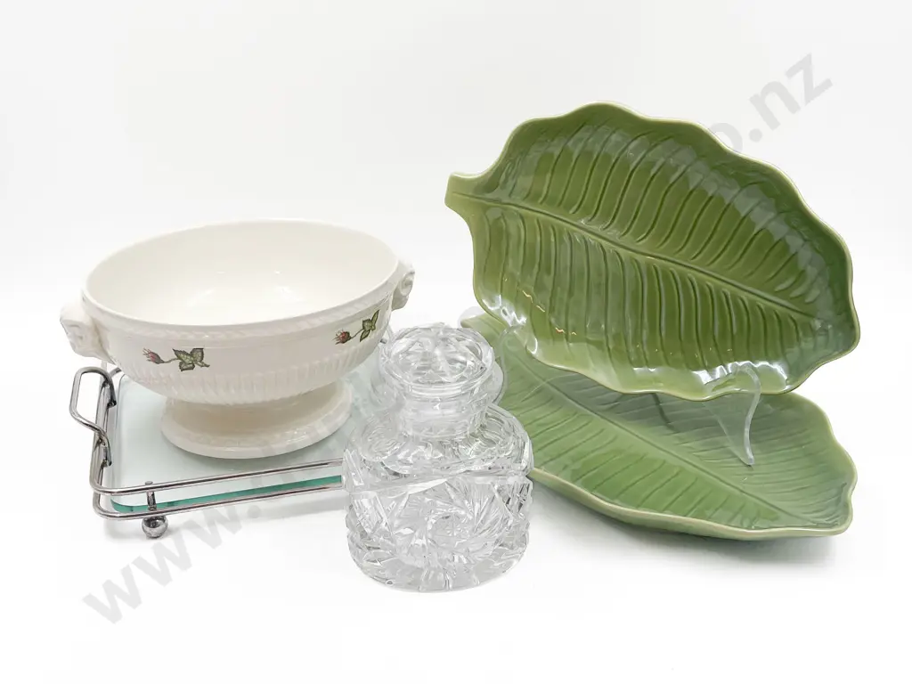 Wedgwood Table Bowl and Assorted Image 1++