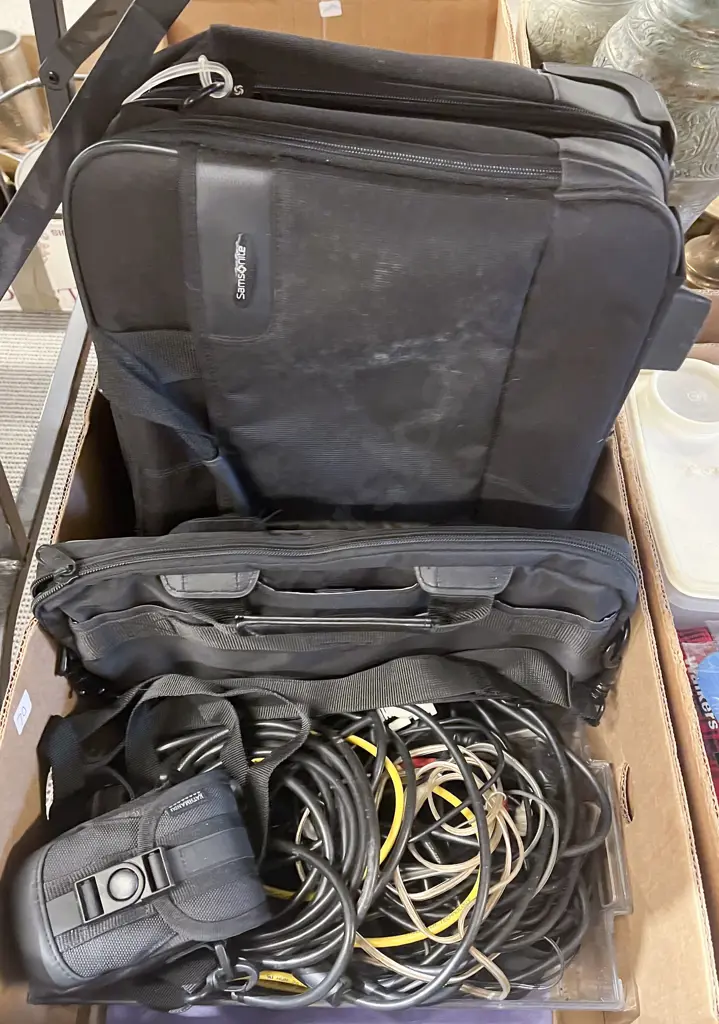 Quantity of Assorted Kitchenware and electronics etc Image 1++