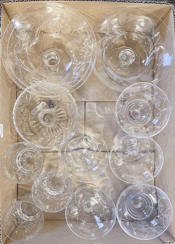 Quantity of Assorted Crystal and Glassware Image 1++