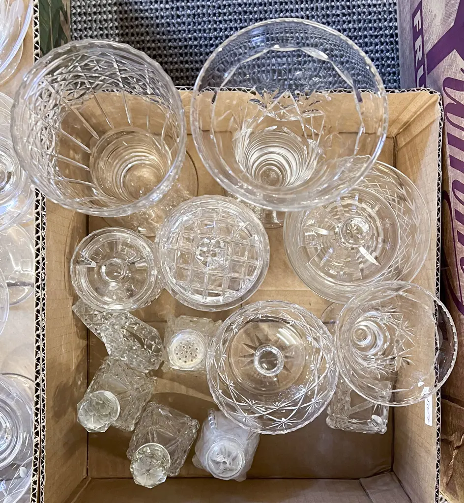 Quantity of Assorted Crystal and Glassware Image 1++