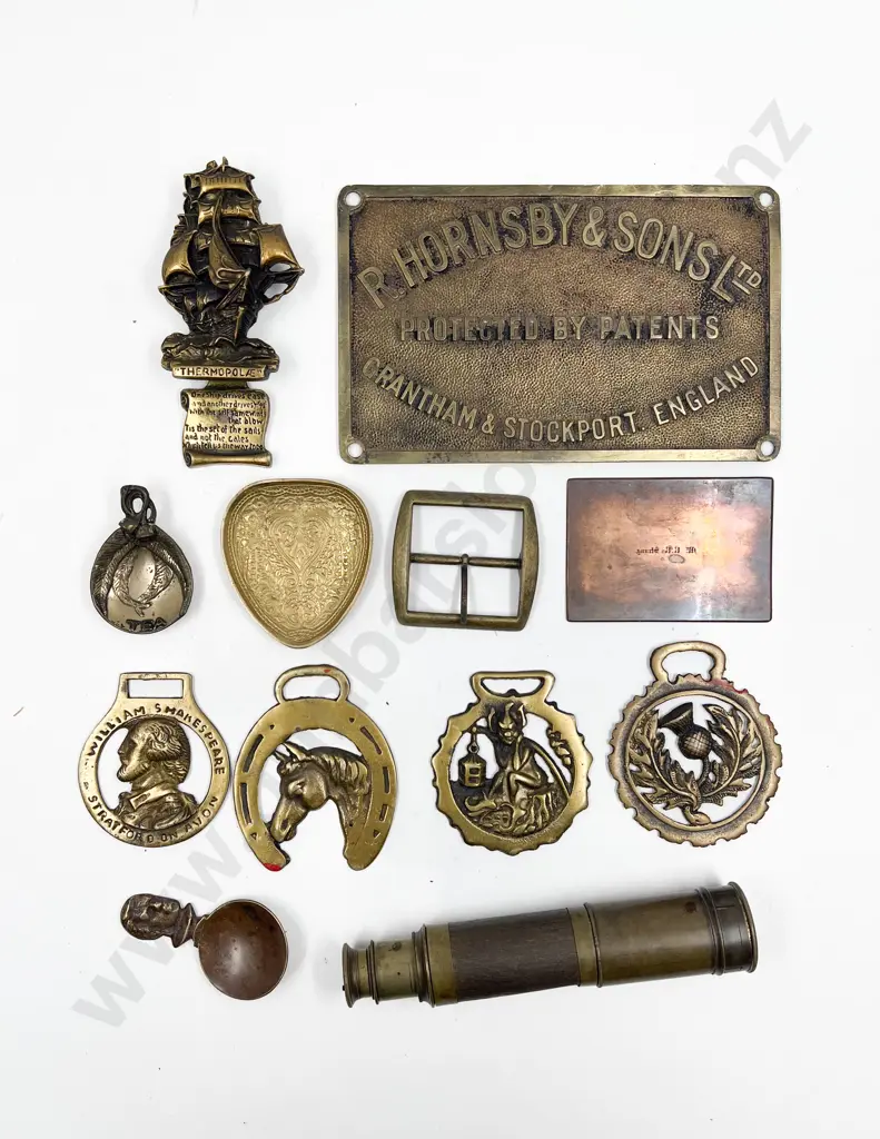 Small Qty of Assorted Vintage Brass etc Image 1++