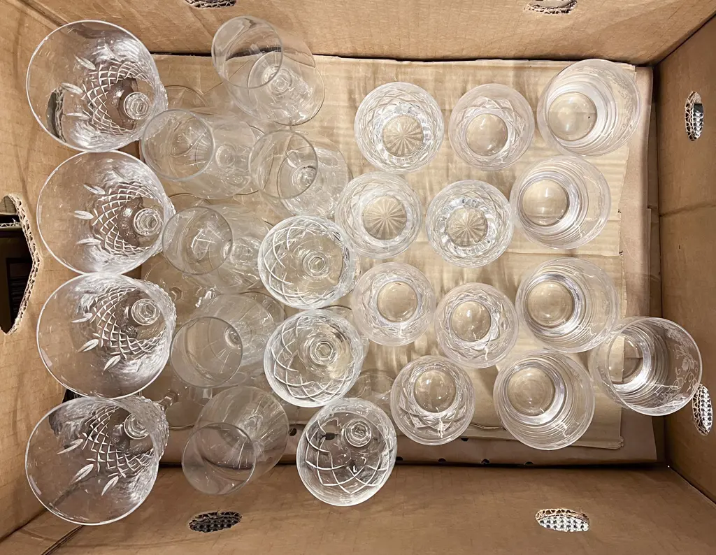 Quantity of Assorted Crystal and Glassware Image 1++
