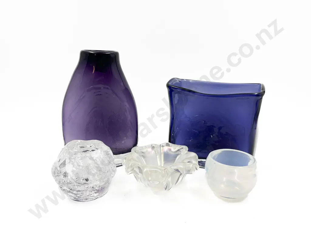 Five Pieces of Assorted Art Glass Image 1++