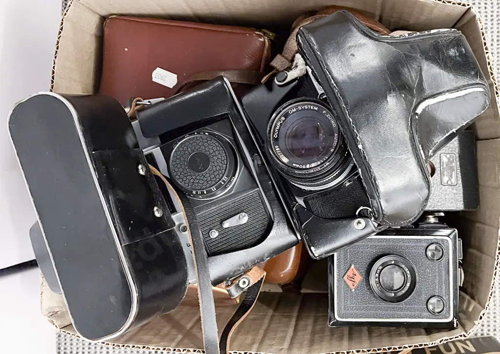 Box of Assorted Vintage Cameras Image 1++